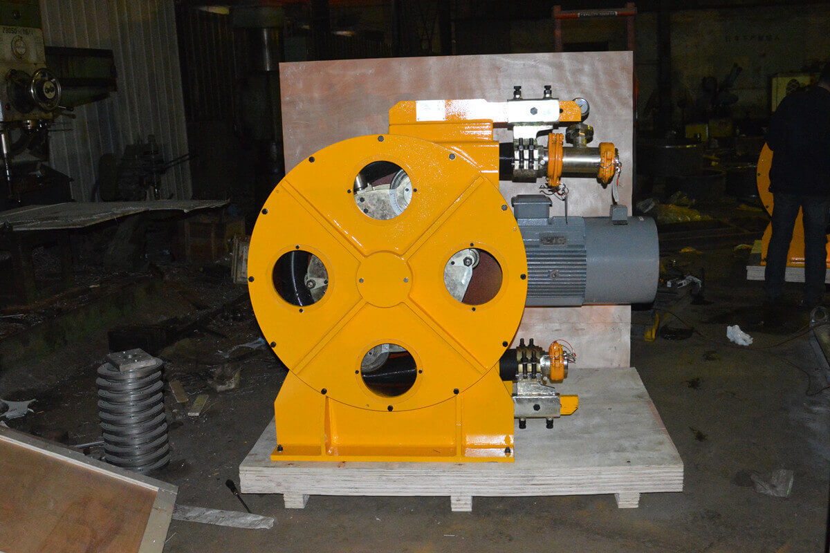 Peristaltic industrial hose pump