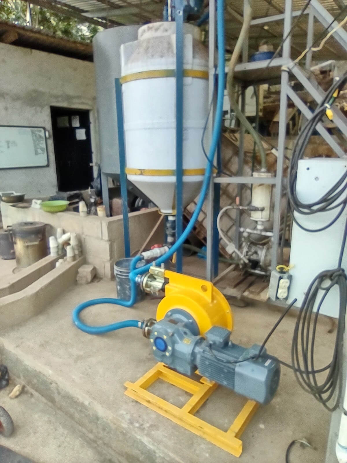 Industrial hose pumps for gold leaching process